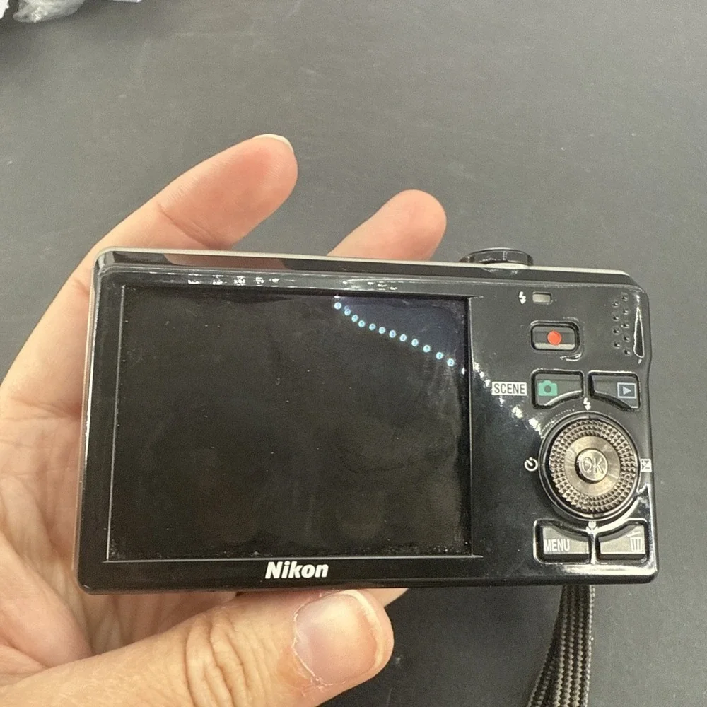 Nikon COOLPIX S6000 14.2MP Compact Camera READ For Parts / Fix